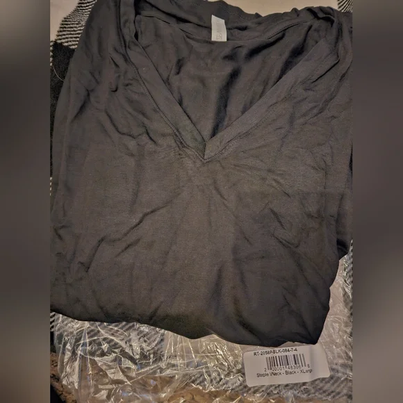 Zenana NIB Black Long Sleeve V Neck Rounded Hem Tunic Mindy Maes - Picture 2 of 3